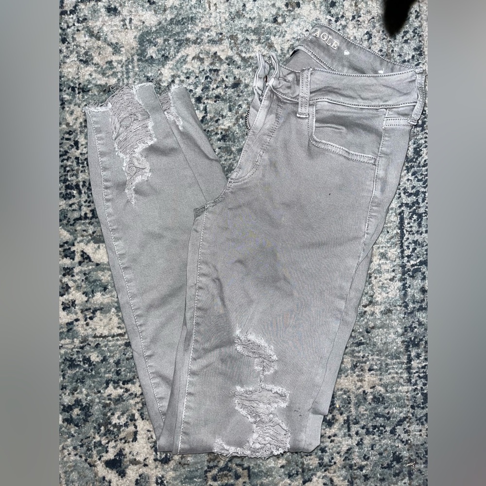 American Eagle Grey Ripped Jegging